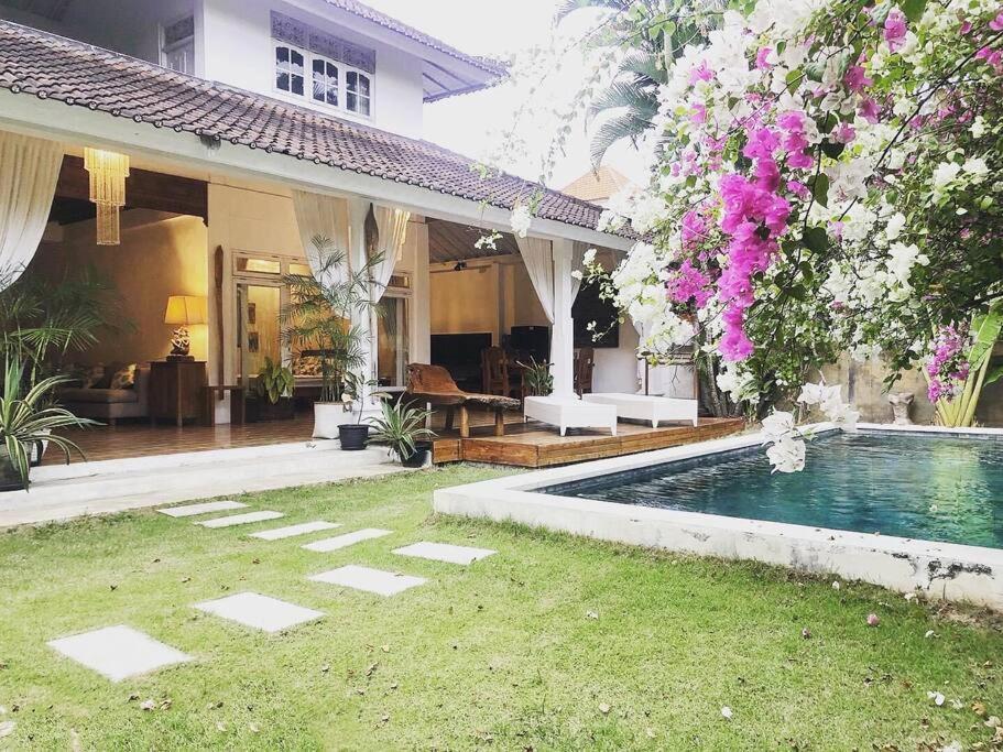 Villa Jalun Seminyak Exterior foto